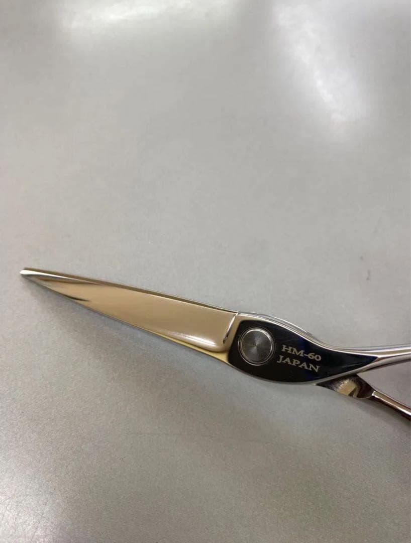6インチシザー ギザ刃 しっかり確実に髪を捉えて切れる シザー 右利き 理美容