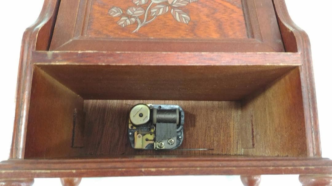 ○3522 オルゴール付き木製ドレッサー