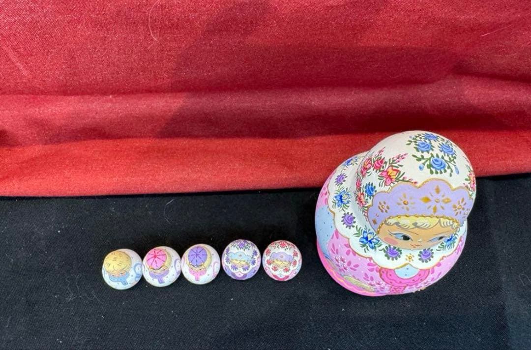 セール❗️アーティスト　オリガ　ミッチィナ作品。マトリョーシカ。やや小さなタイプ。