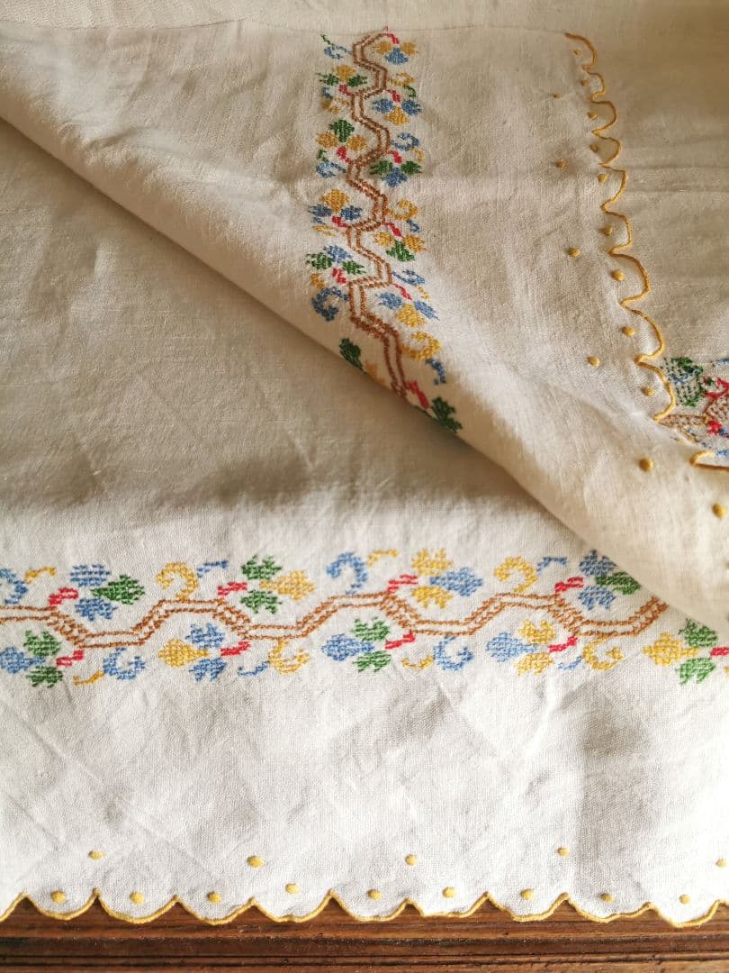 アンティーク イタリア ホームスパンリネン クロスステッチ刺繍 スカラップクロス