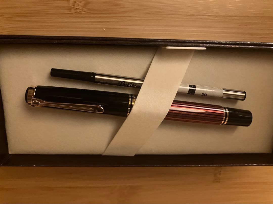 PELIKAN　ペリカン　スーベレーンR600 　ローラーボール　赤縞