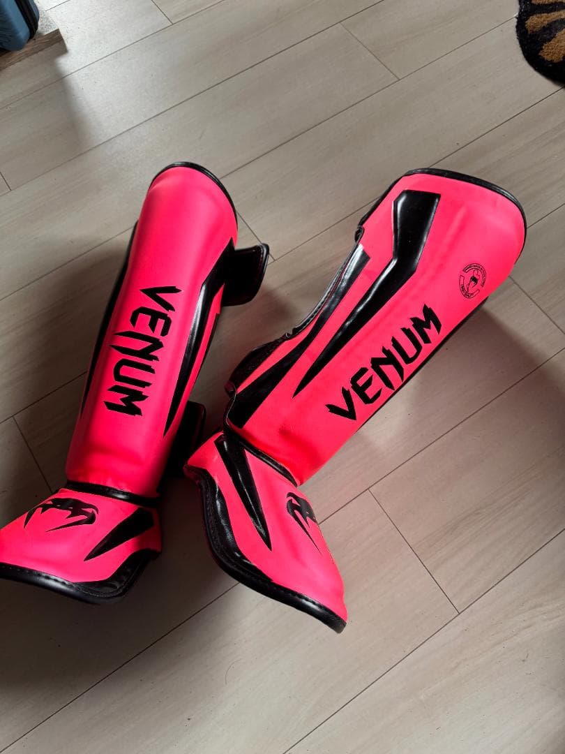 Venum シンガード レガース