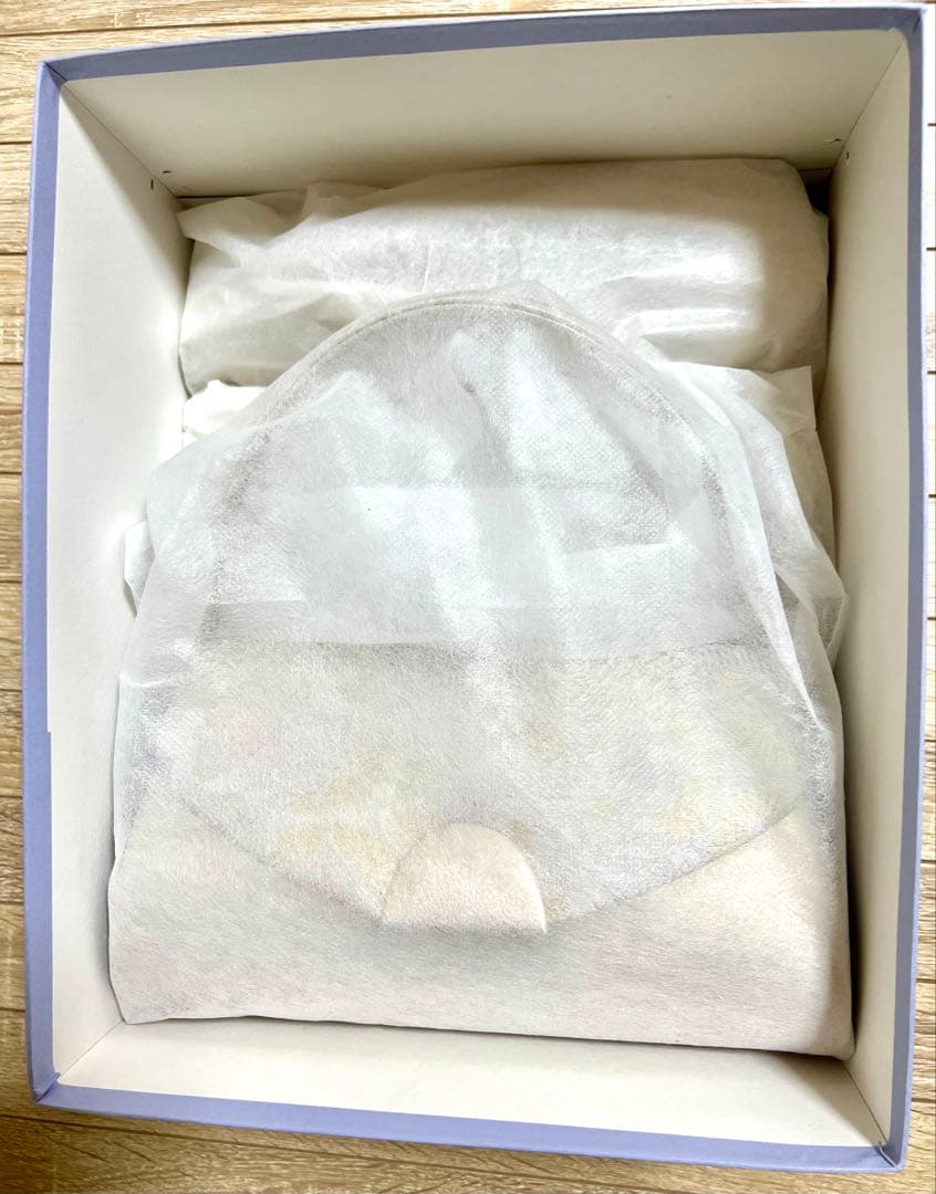 アイボリー に光沢がある花柄刺繍 ハンドバッグと草履セット