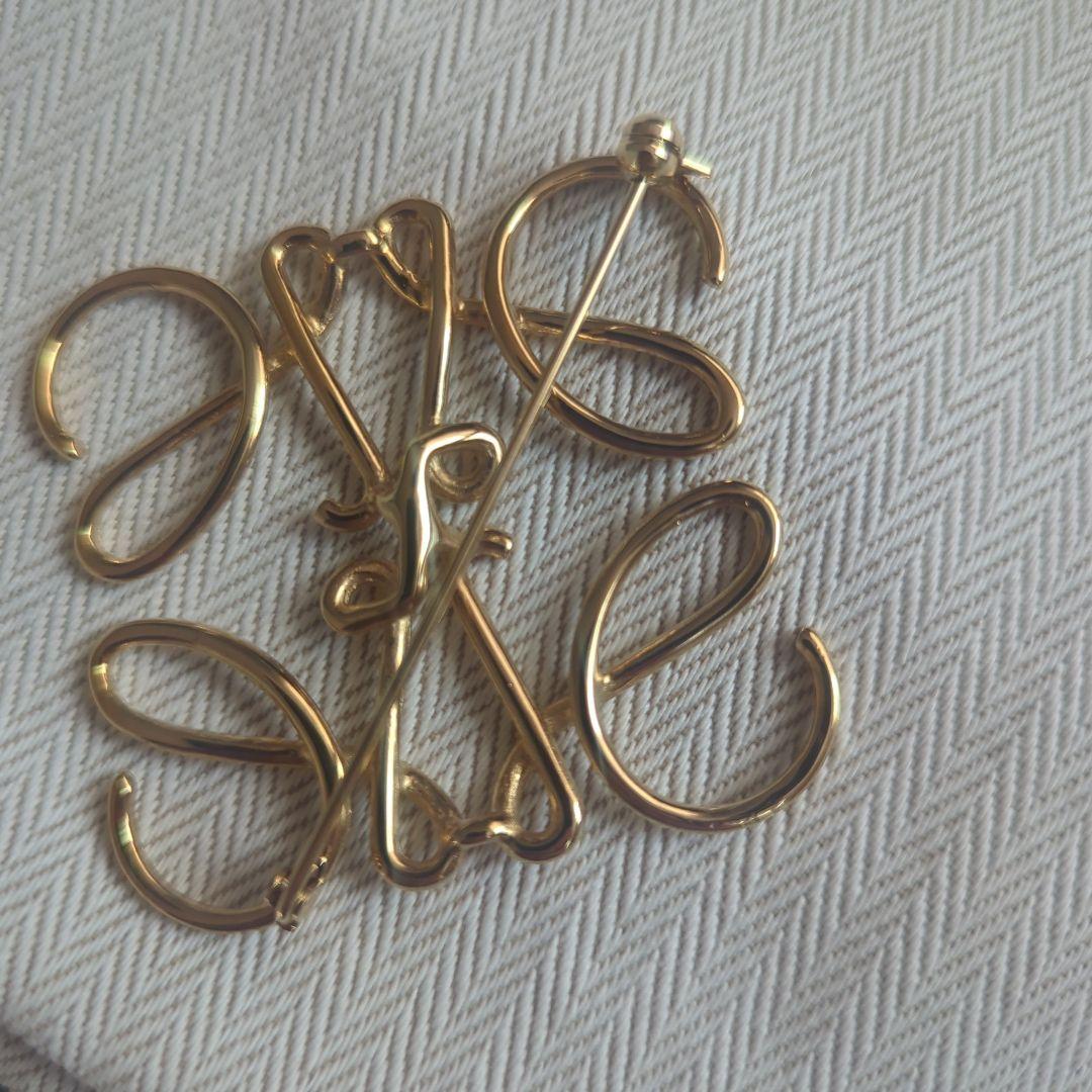 25日まで！極美品【LOEWE】 ロエベ アナグラム　 ブローチ ゴールド