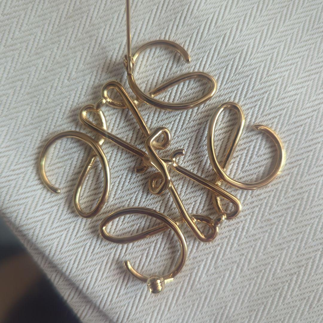 25日まで！極美品【LOEWE】 ロエベ アナグラム　 ブローチ ゴールド