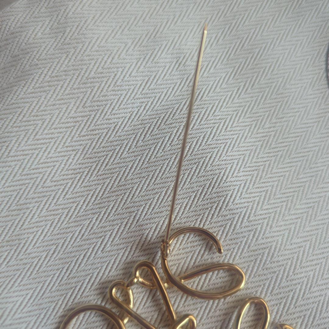 25日まで！極美品【LOEWE】 ロエベ アナグラム　 ブローチ ゴールド