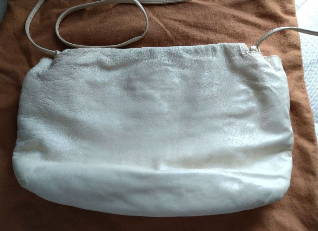 ロエベ ナッパレザー アナグラム ショルダーバッグ 白 ヴィンテージ