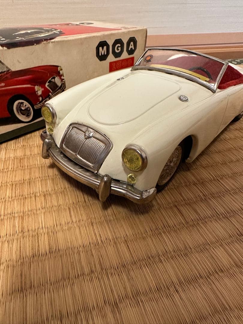 アサヒ MGA 1600 ブリキ玩具