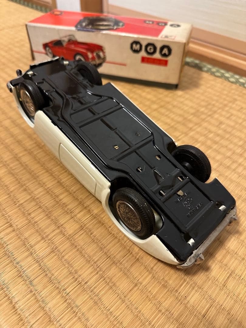 アサヒ MGA 1600 ブリキ玩具