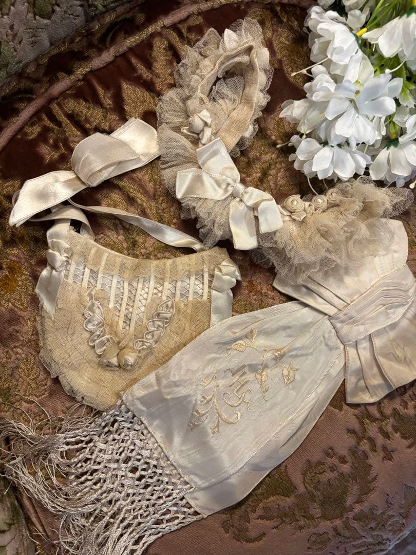 フランスアンティーク✨小さな薔薇リボンバック薔薇の花輪刺繍入りジャボ3点セット‼︎