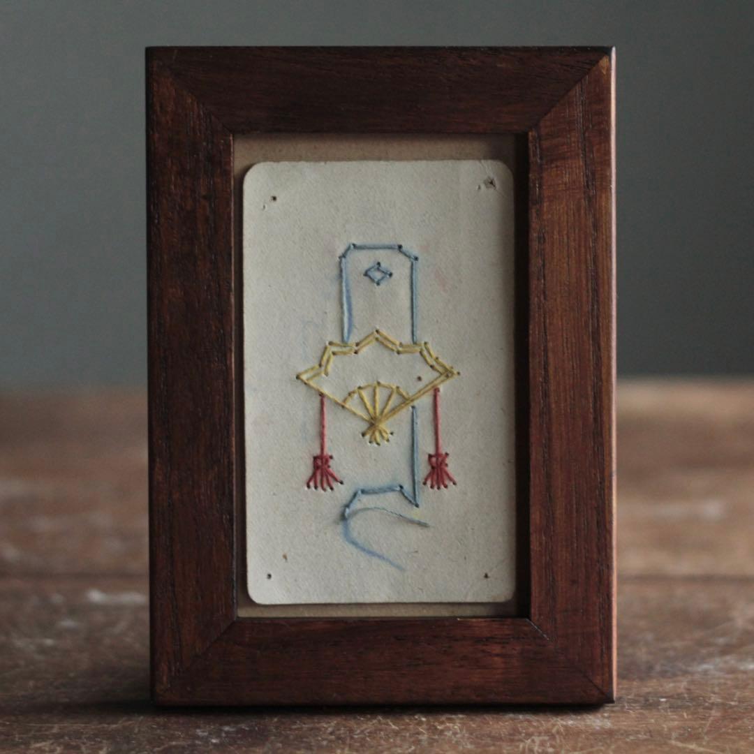 古い 背守り 見本 アマビエ 額装 古道具 アンティーク 厚紙に刺繍