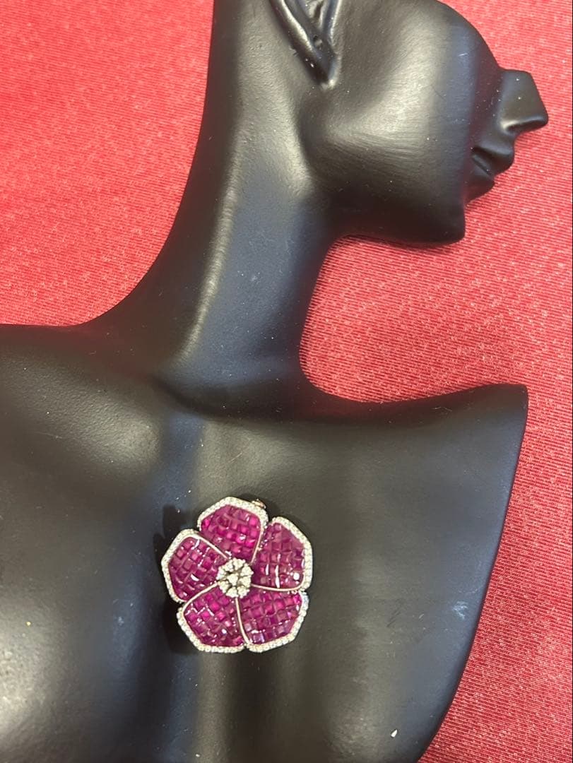 ヨッコ❣️ミステリーセッティングルビーブローチ