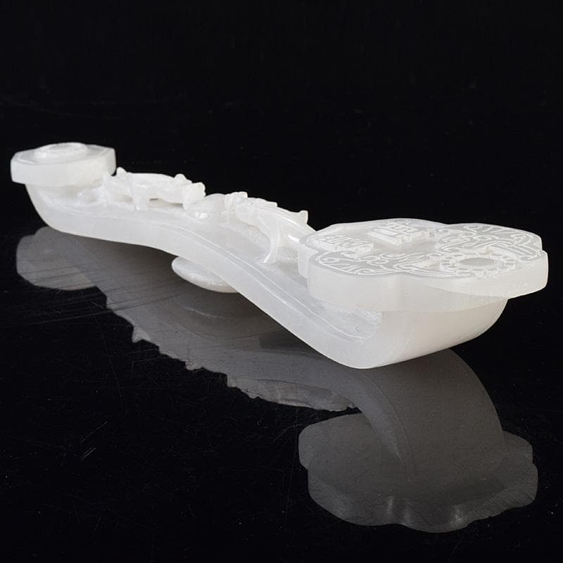 中国　玉石白玉彫刻　神獣刻　如意　M　R8033