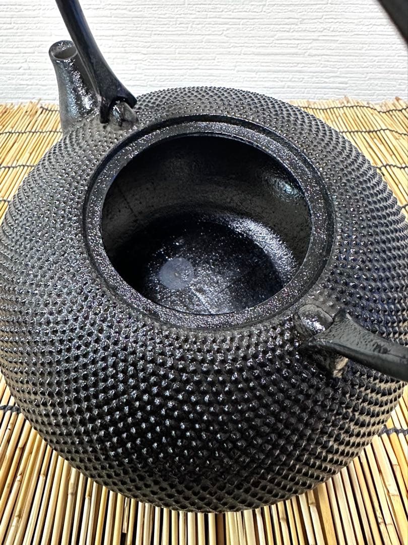 未使用品　南部及春鋳造　名工金秀造　捻鉉算盤形アラレ南部鉄瓶　南部鉄器　鉄瓶