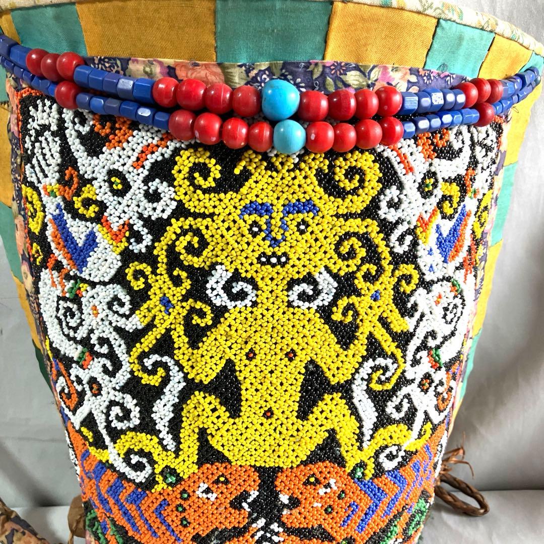 カリマンタン島ダヤック族ロタン編ビーズ飾り付き赤ちゃん背負籠　　　　　　貴重