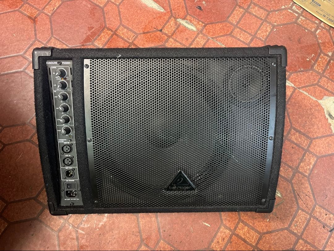 behringer　モニタースピーカー　EUROLIVE F1220D