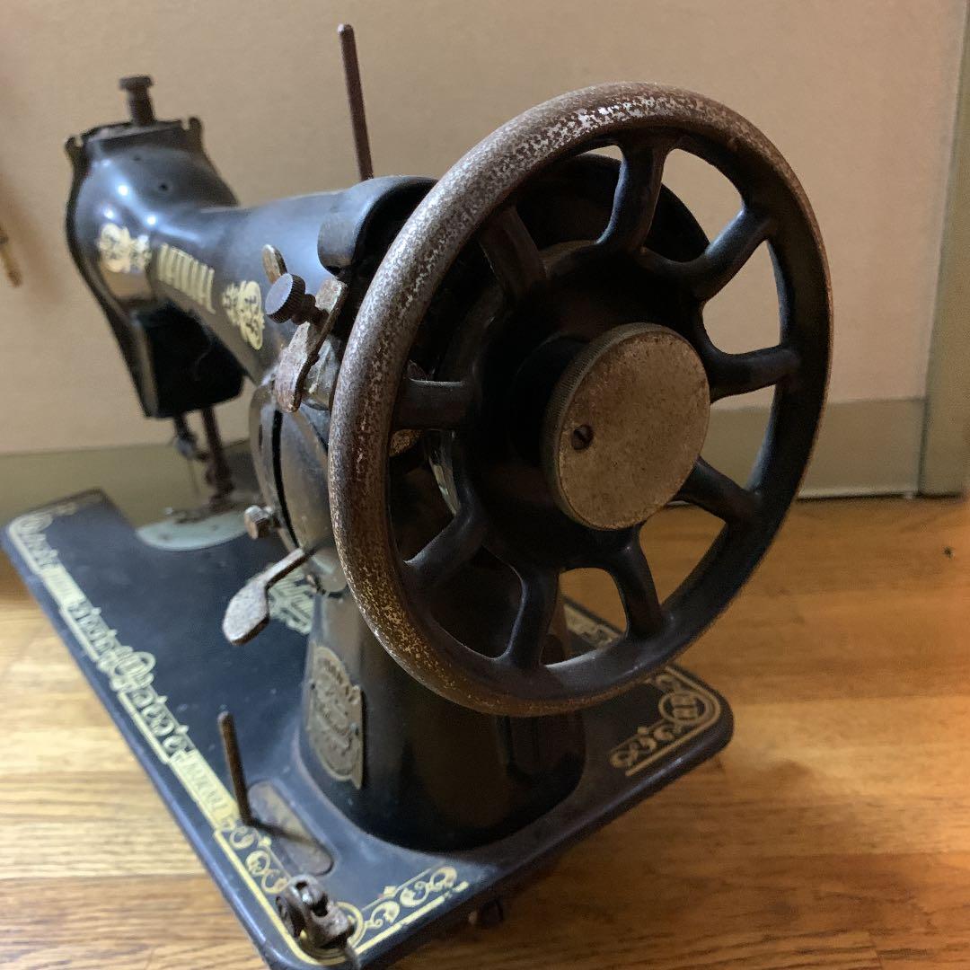アンティークミシン　インテリア