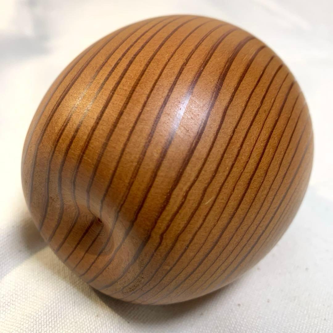 屋久杉　木製りんご　へたまで一体、継ぎ手なし　径 約8cm