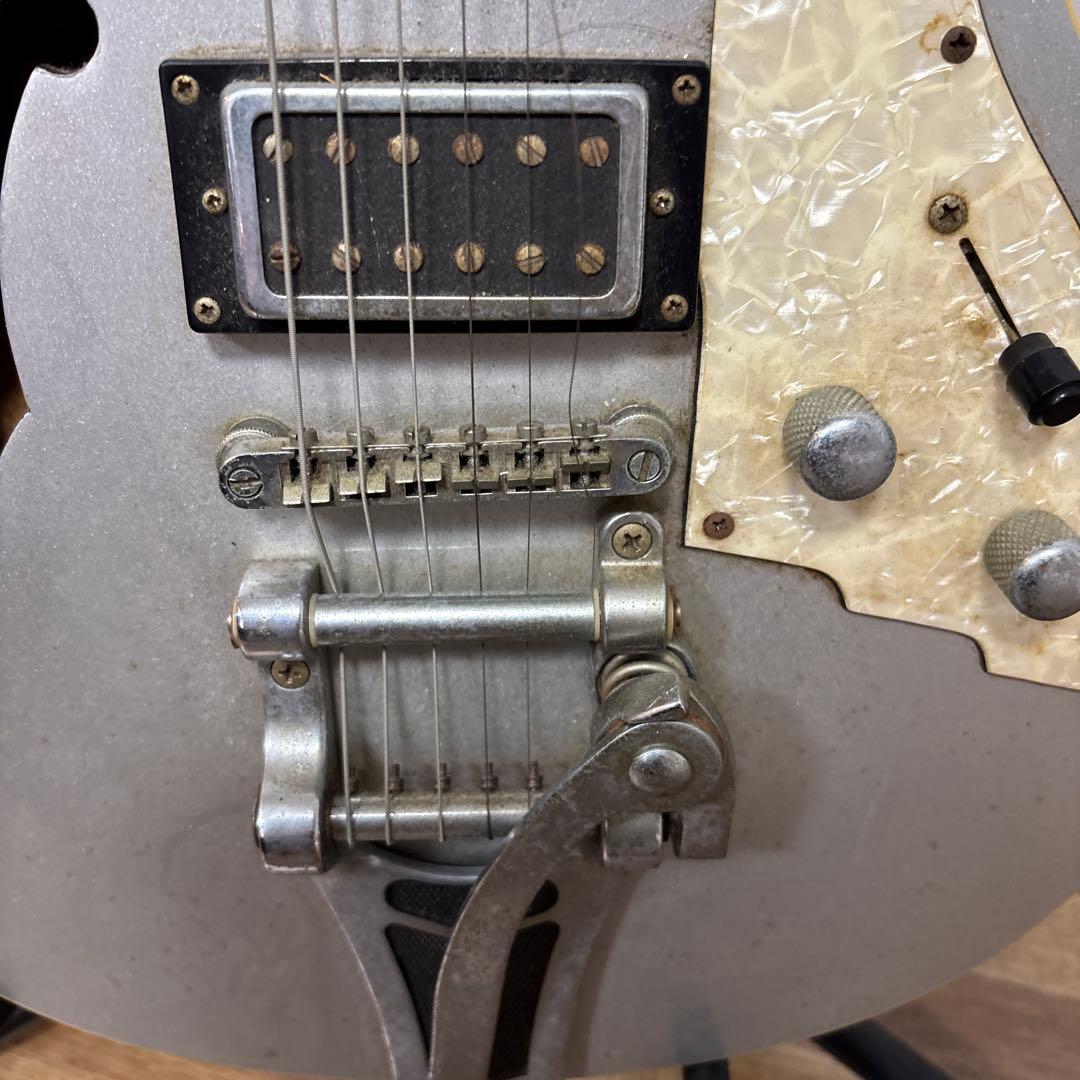 シルバー セミアコースティックギター