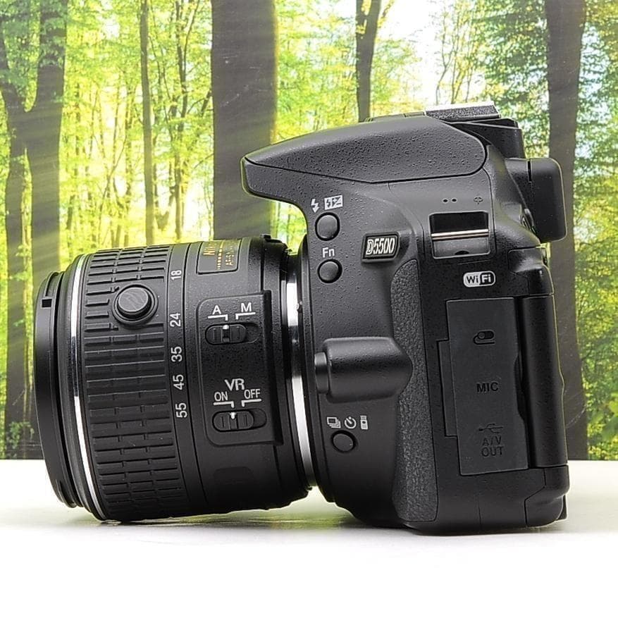 ショット数7259枚！スマホ転送機能付☆ニコン D5500☆液晶タッチ操作