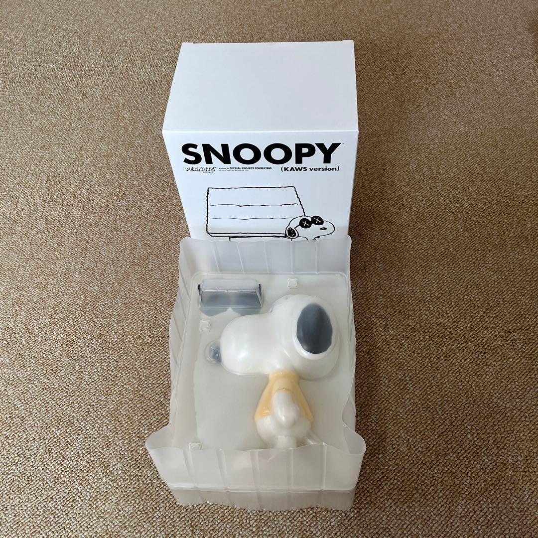KAWS SNOOPY フィギュア　オリジナルフェイク　カウズ