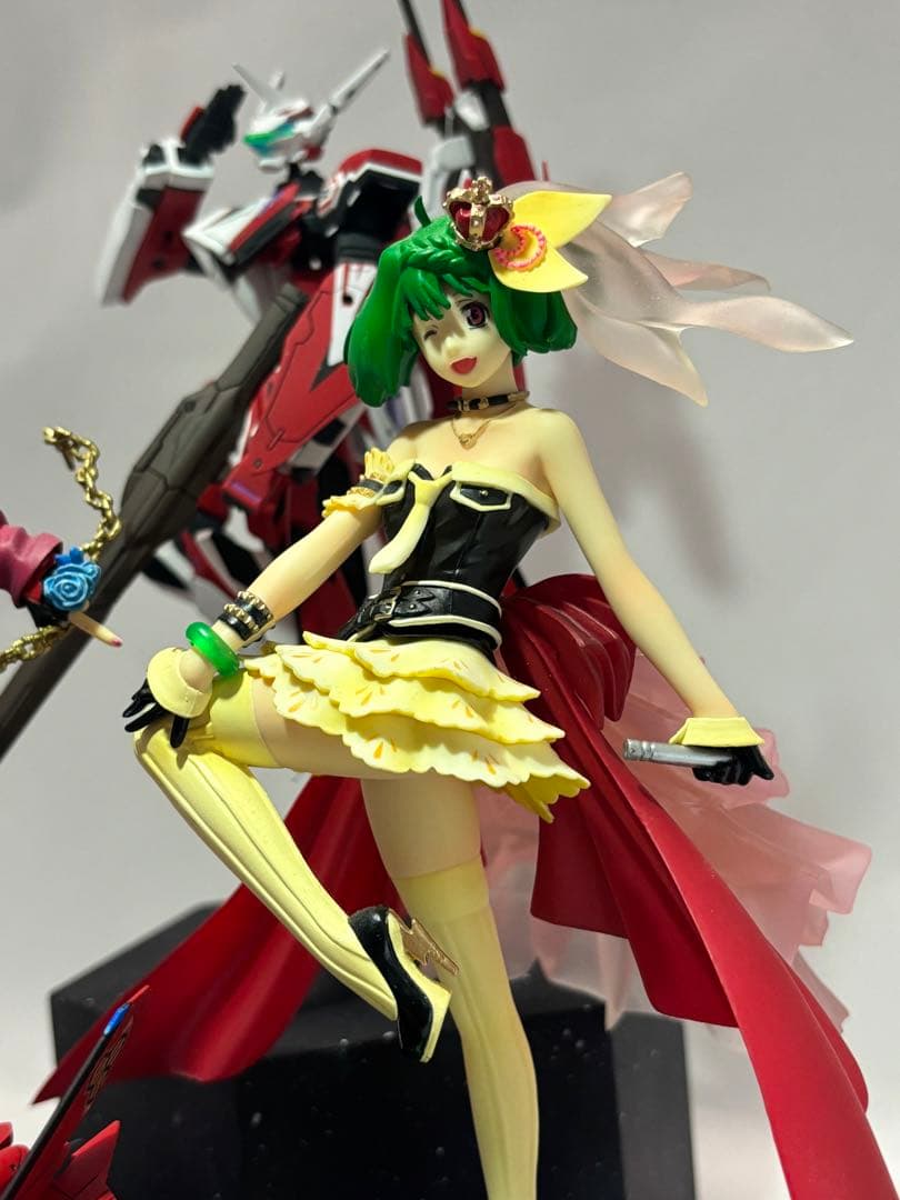 HGデュランダルバルキリー＋シェリル&ランカ〜サヨナラノツバサ〜　塗装完成品