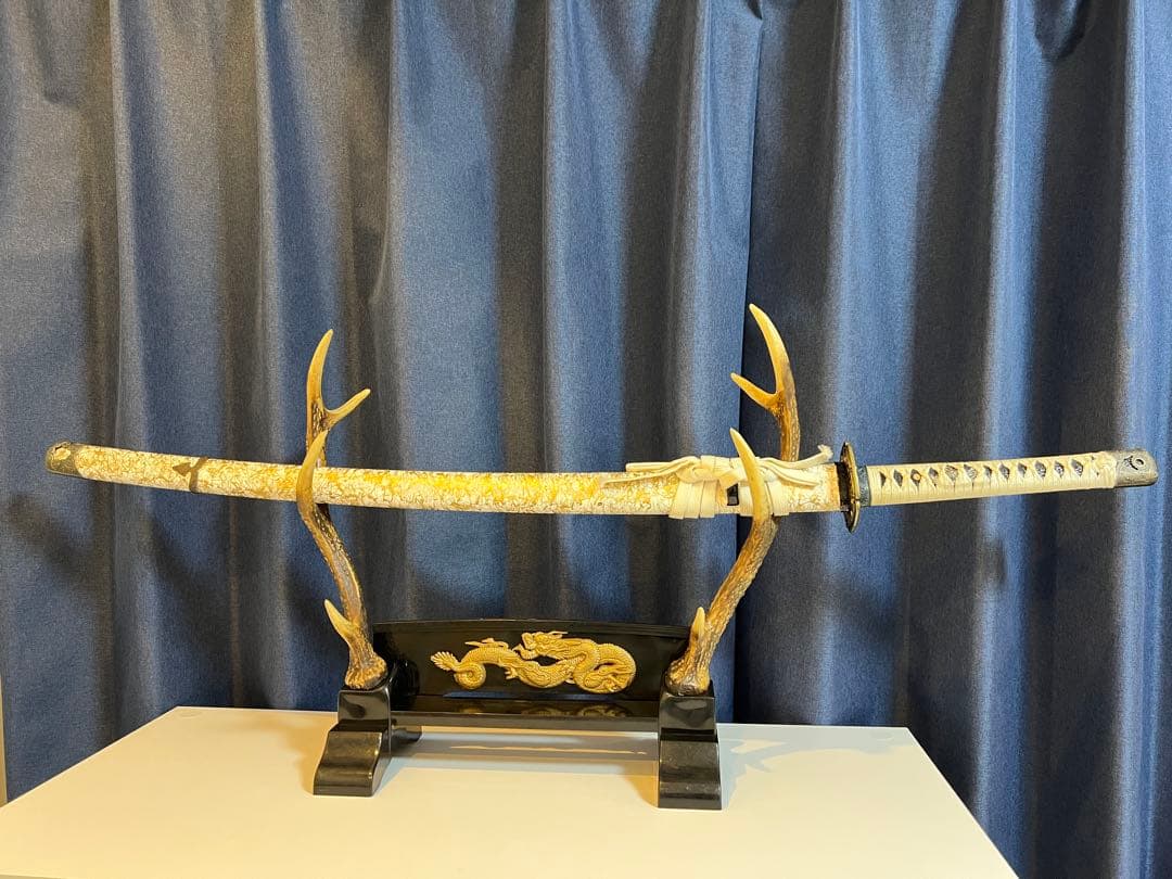 高級模造刀武具　一本　(角の台は付きません❌)