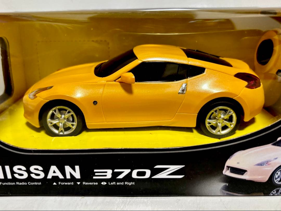 RASTAR【日産フェアレディ370Z 正規認証ラジコンカー 1/24】