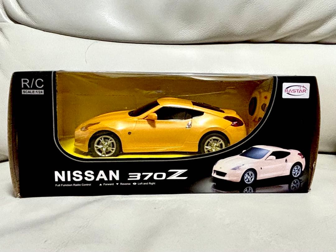 RASTAR【日産フェアレディ370Z 正規認証ラジコンカー 1/24】