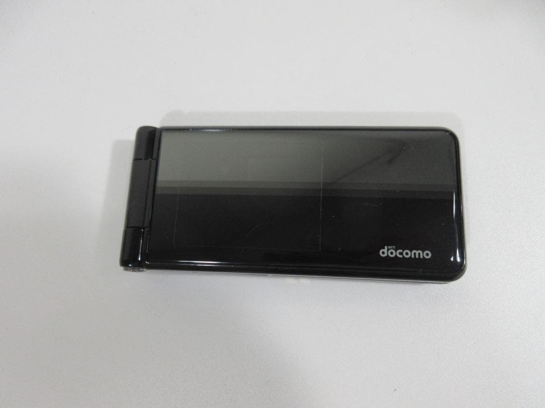 P-01F ブラック 携帯電話本体 ①