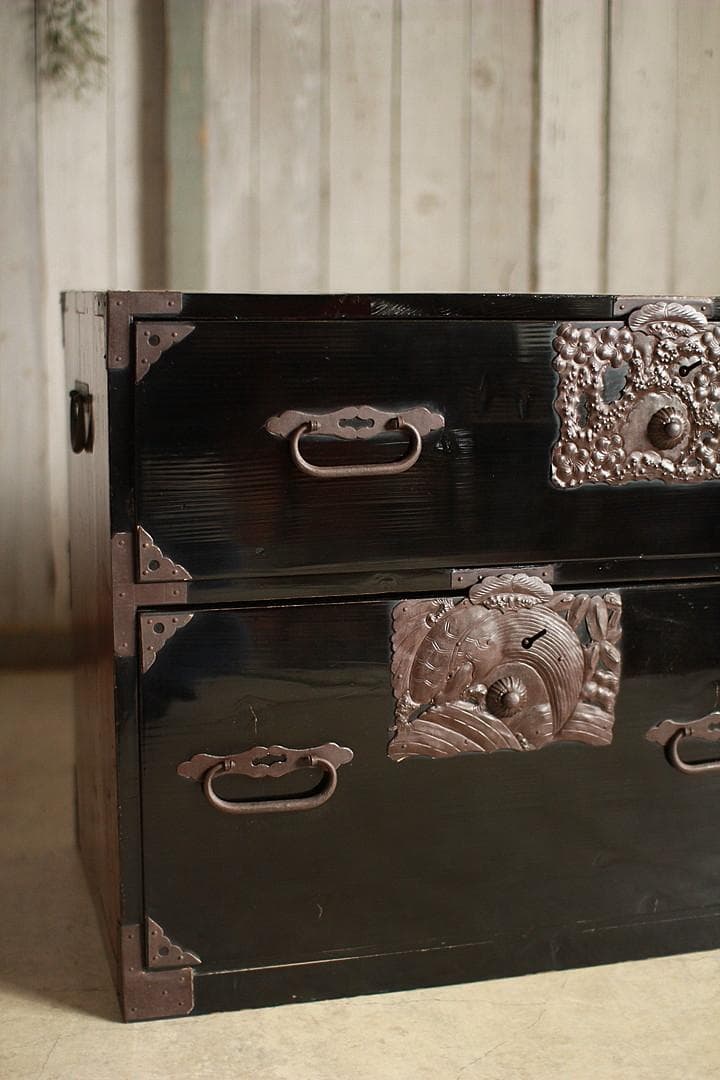 綺麗な打ち出し金具庄内箪笥　4杯　タンス　収納　古家具　古民家　時代家具