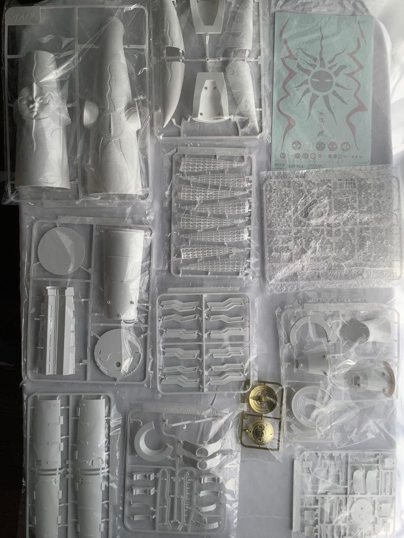 海洋堂 太陽の塔 1/200 未組立 箱・説明書あり 万博 岡本太郎