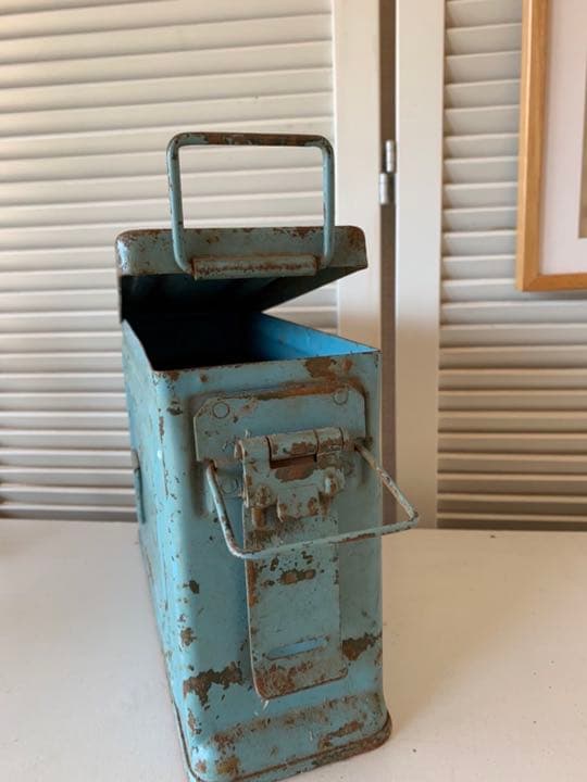 ◎ちょっと値下げ☆アンティークな小物入れ★（鉄製・缶）