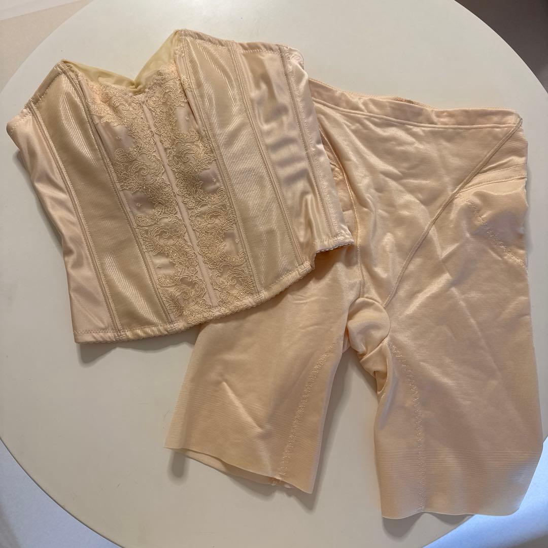 FOUR SIS & CO. 　スタイルフィットビスチェ 70