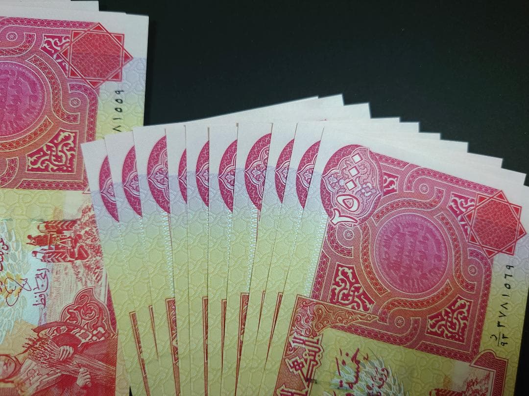 イラクディナール25000紙幣 30枚　⑩