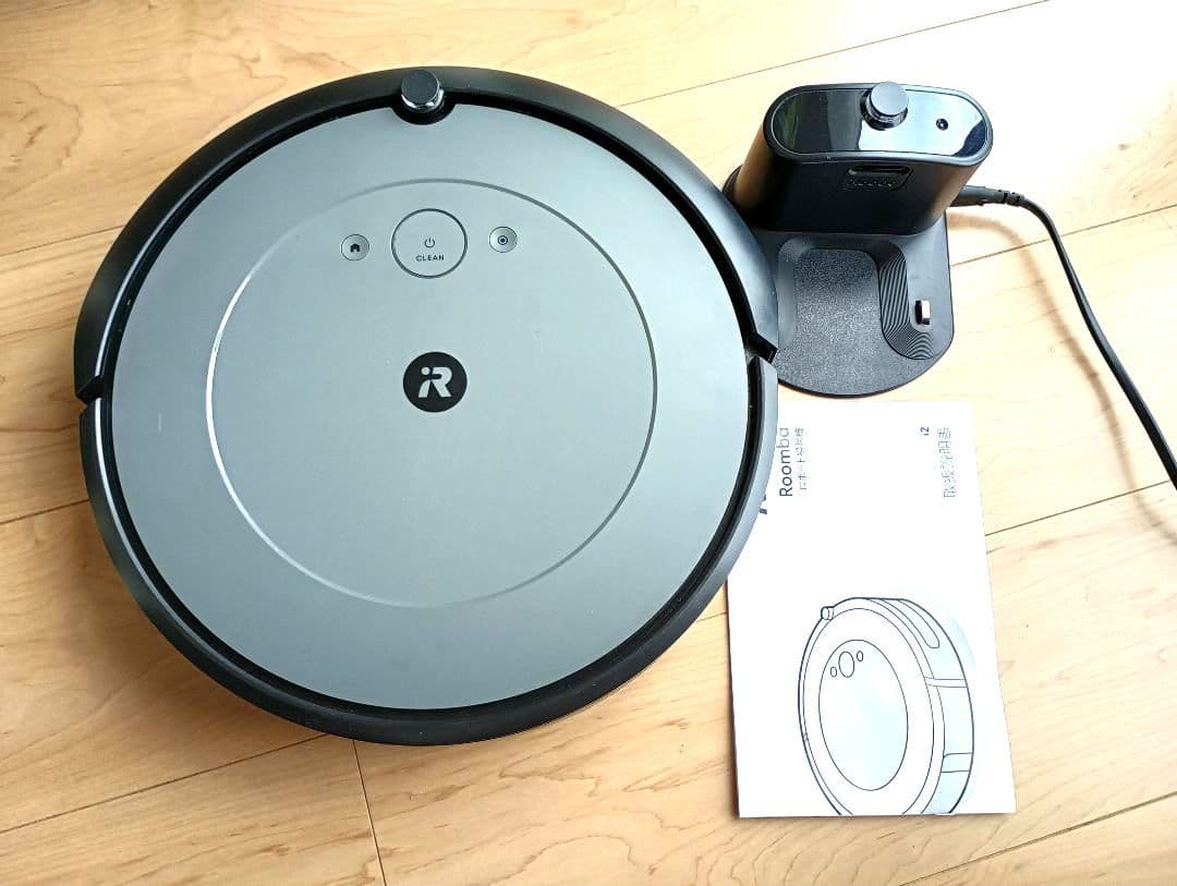 ルンバ i2 本体と充電器と説明書