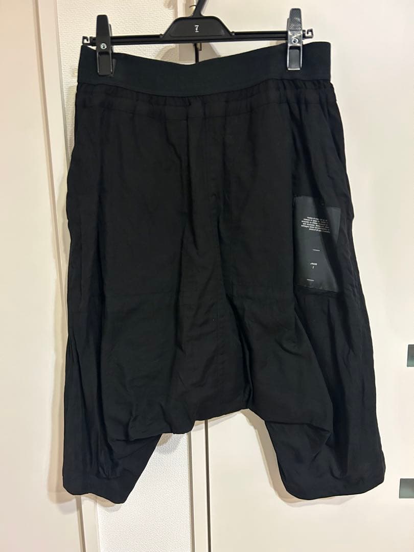 値下げ！！美品！！ユリウス　クロップドサルエルパンツ