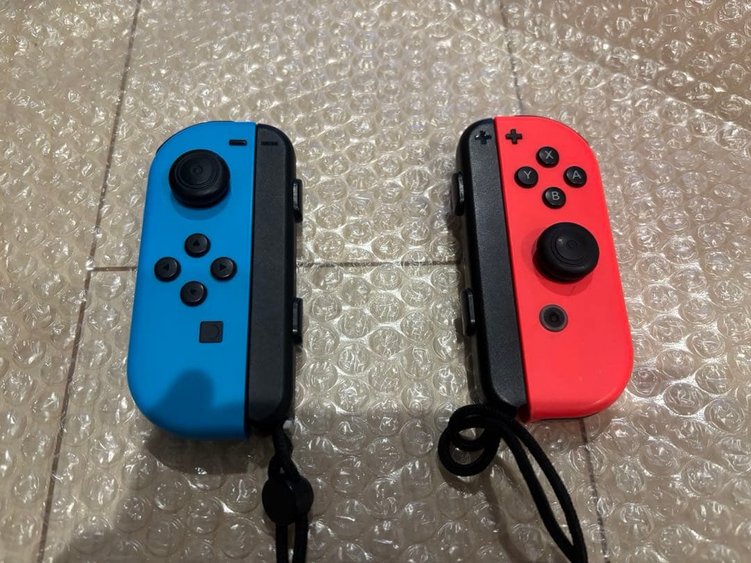 Nintendo Switch 本体 + ジョイコン