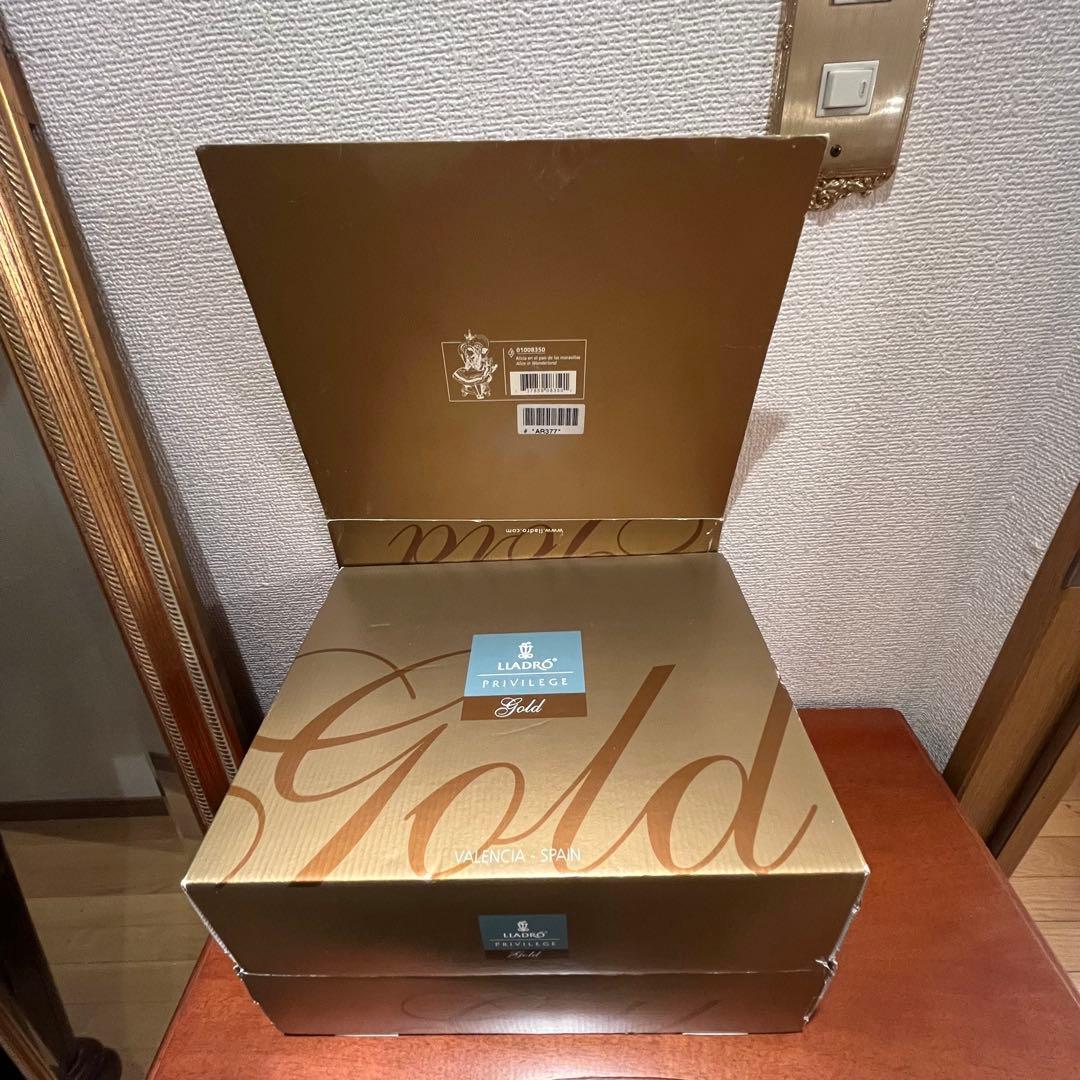 希少　新品　未使用　不思議の国のアリス　リヤドロ　陶器　人形　置物　箱入り