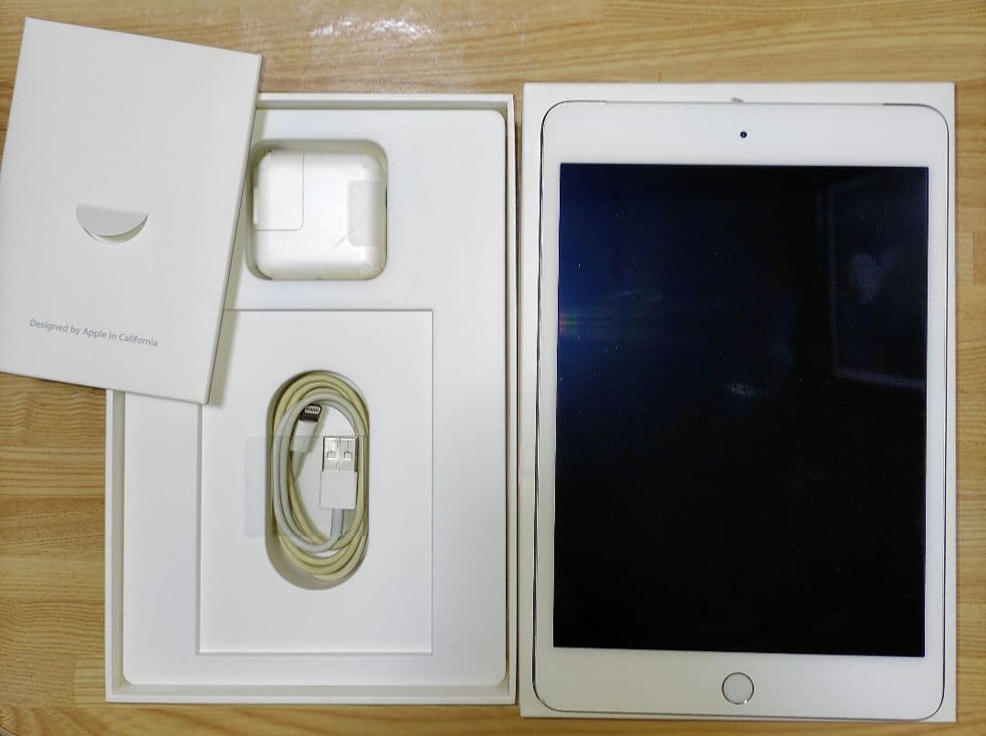 iPad本体 iPad mini 4 128GB Wi-Fi + Cellular