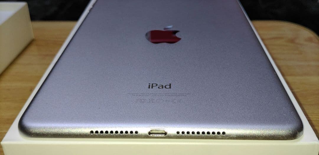 iPad本体 iPad mini 4 128GB Wi-Fi + Cellular