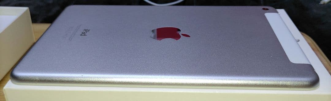 iPad本体 iPad mini 4 128GB Wi-Fi + Cellular