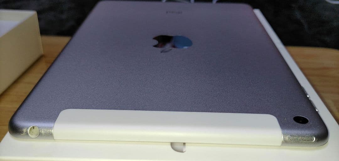 iPad本体 iPad mini 4 128GB Wi-Fi + Cellular