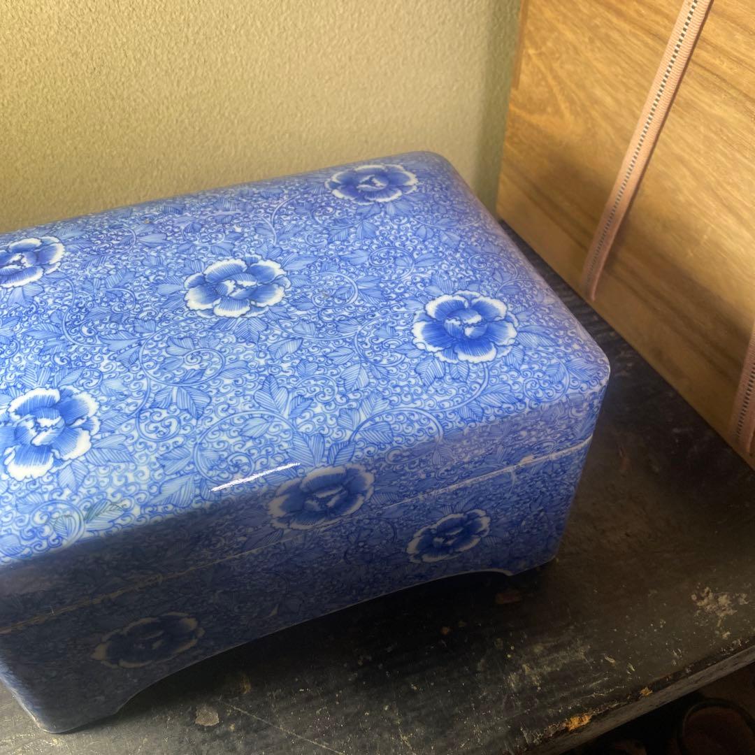古伊万里花唐草珍品玉手箱【桐箱付】