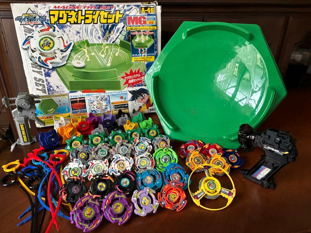 初代ベイブレード30個まとめ売り♪(スタジアム、レア☆ランチャー付き)