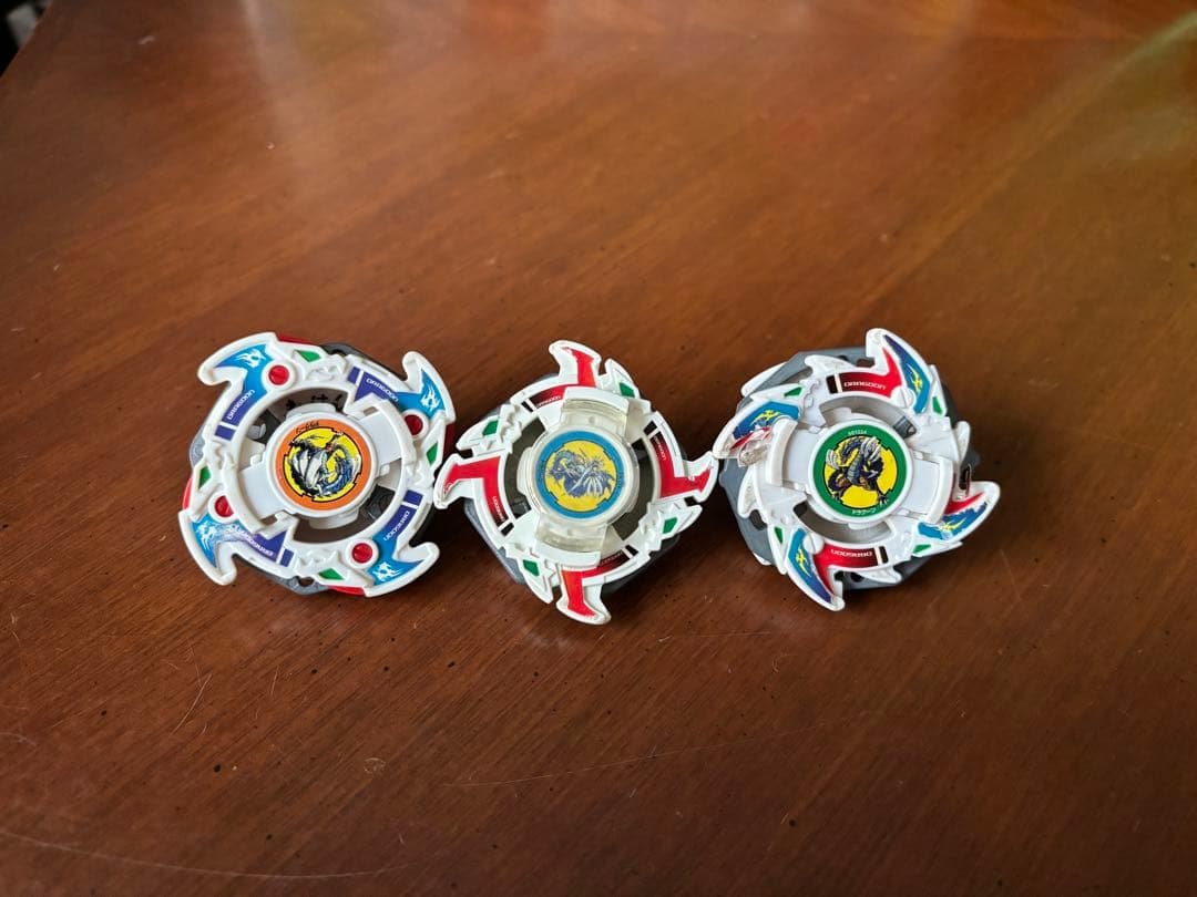 初代ベイブレード30個まとめ売り♪(スタジアム、レア☆ランチャー付き)