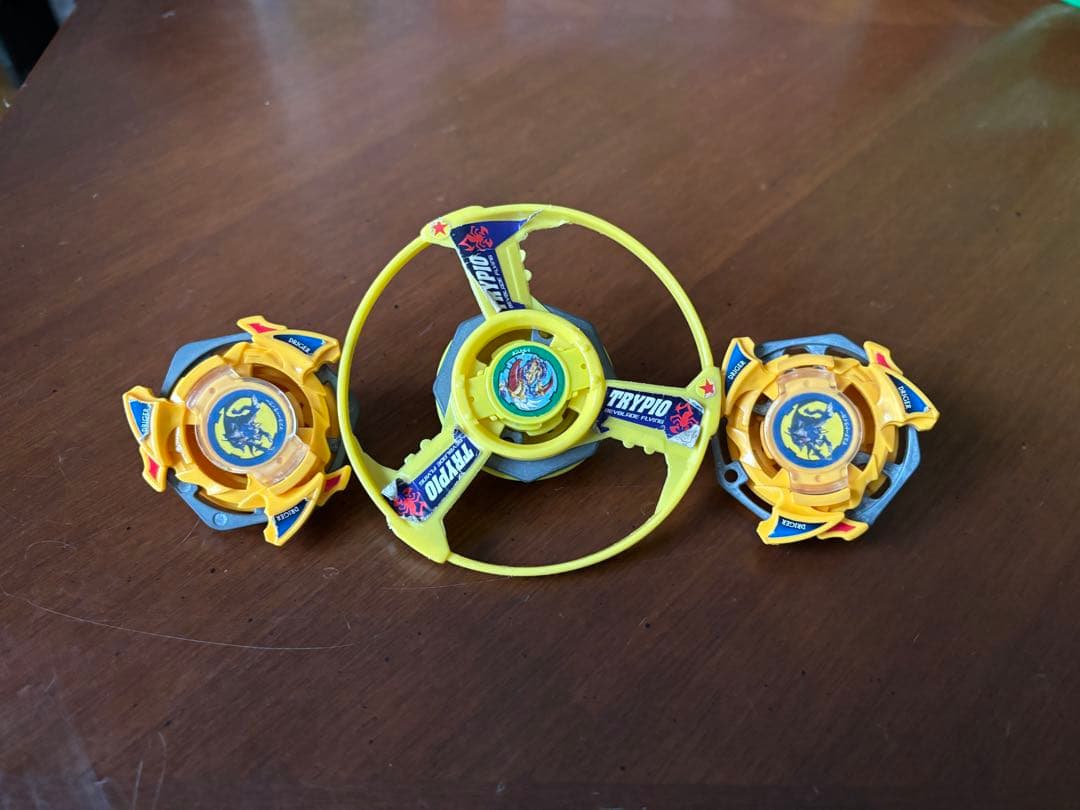 初代ベイブレード30個まとめ売り♪(スタジアム、レア☆ランチャー付き)