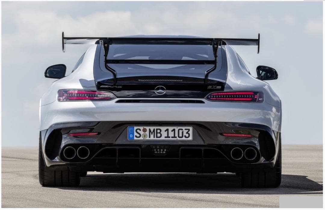 モデルカー　Mercedes AMG GT Black Series 1/18