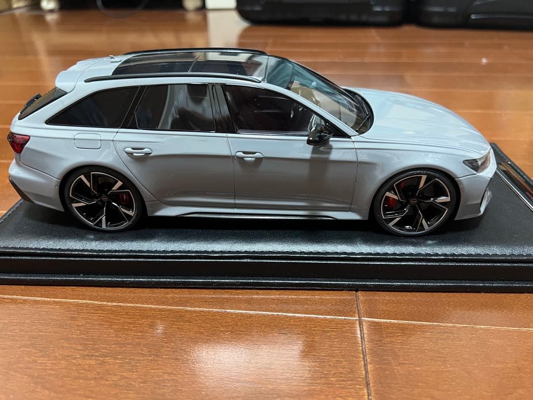 MOTORHELIX 1/18 ナルドグレー　Audi RS6 Avant