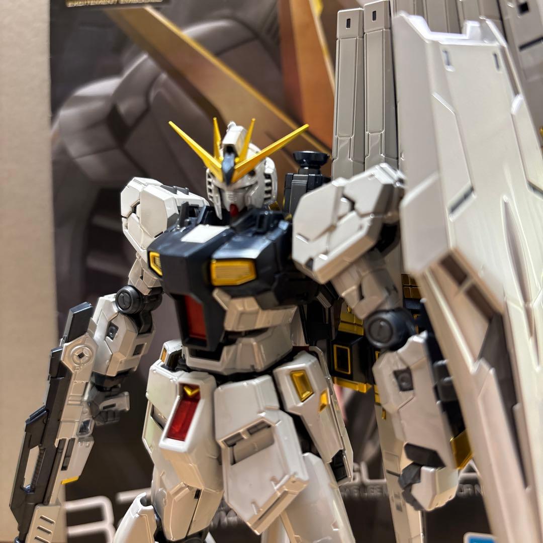 RGνガンダム チタニウムフィニッシュ サザビー スペシャルコーティング 完成品